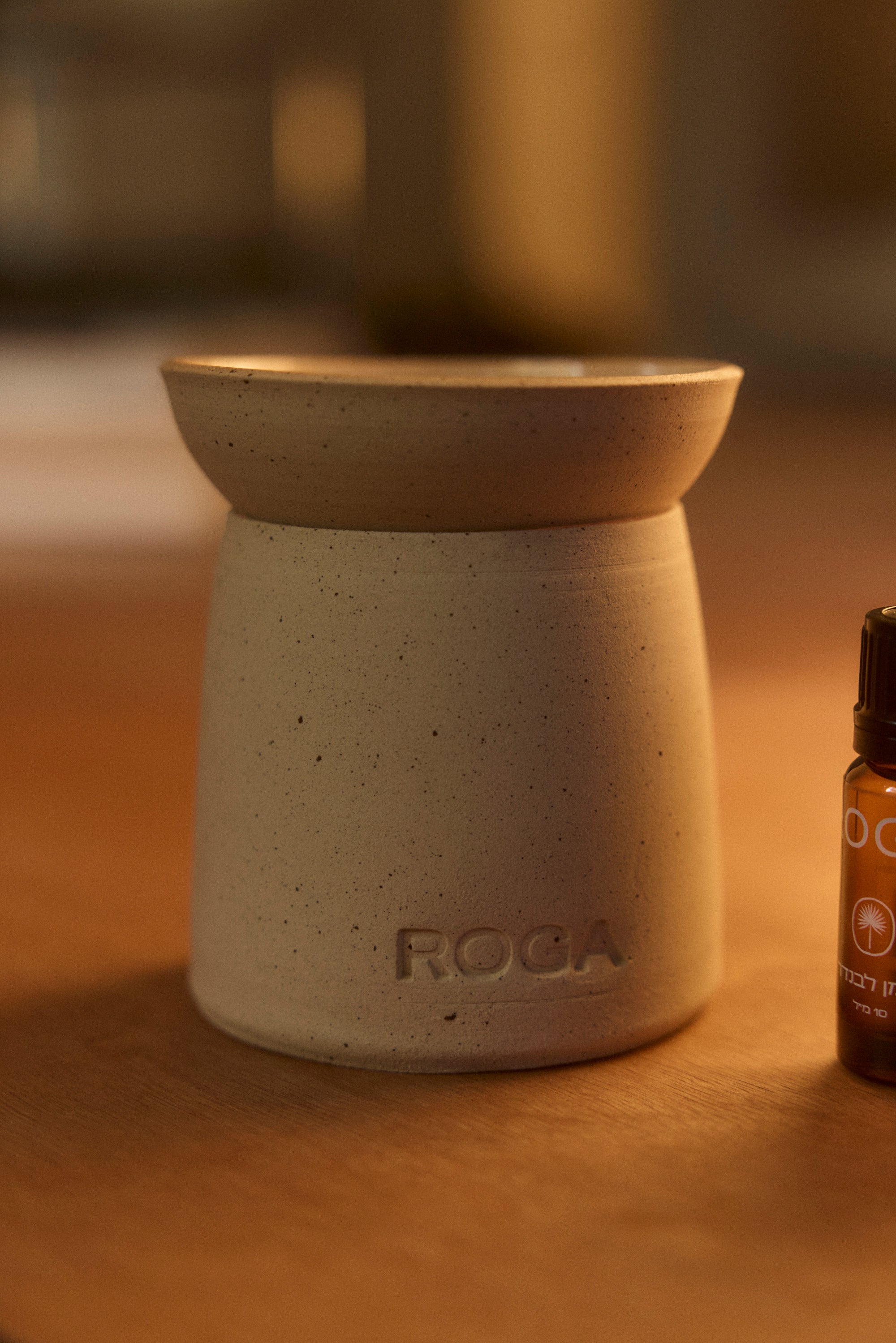 מבער קרמיקה בעבודת יד ושמנים אתריים לבנדר, רוזמרין ואקליפטוס גלובולוס